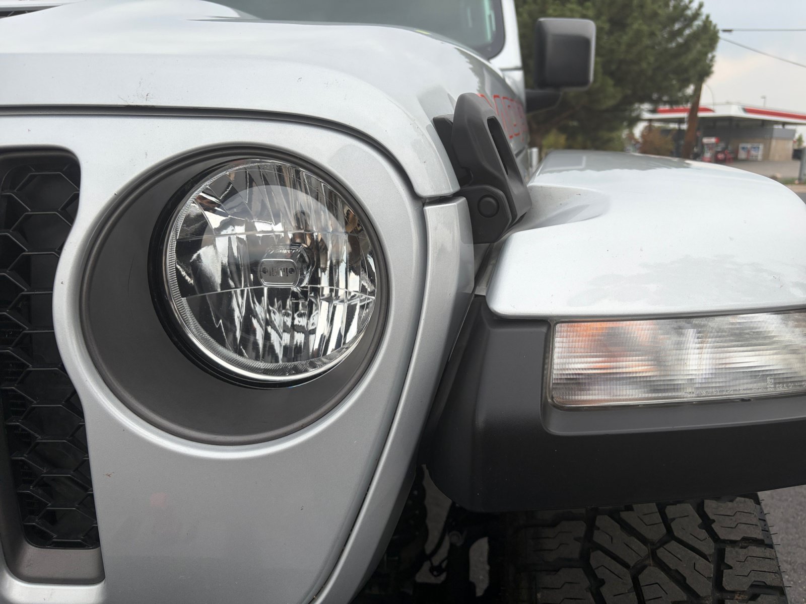 Used 2023 Jeep Gladiator Mojave w/ Cold Weather Group AWD/4WD image 9