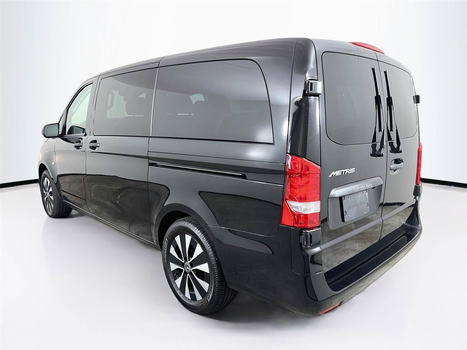 Used 2022 Mercedes-Benz Metris Passenger image 3