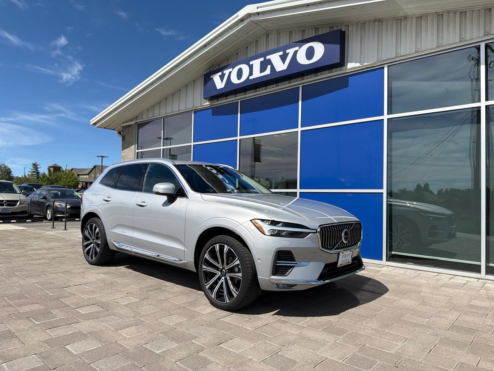 Used 2023 Volvo XC60 B5 Ultimate w/ Climate Package