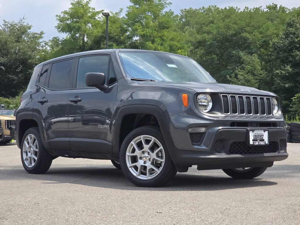 Used 2023 Jeep Renegade Latitude AWD/4WD image 2