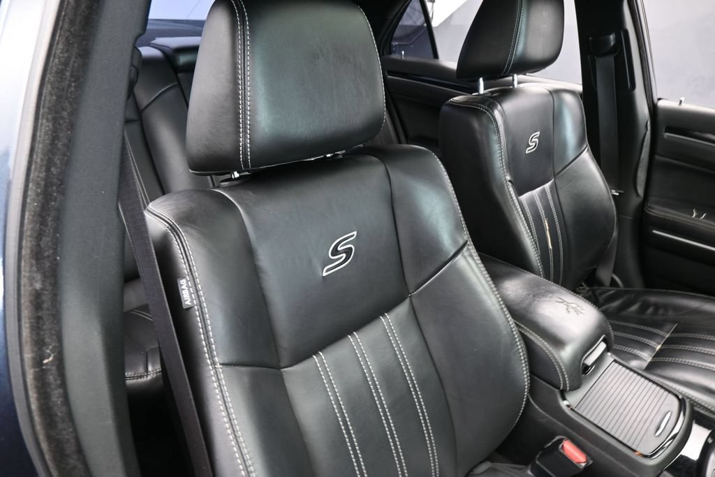 Used 2018 Chrysler 300 S w/ 300S Premium Group RWD image 44