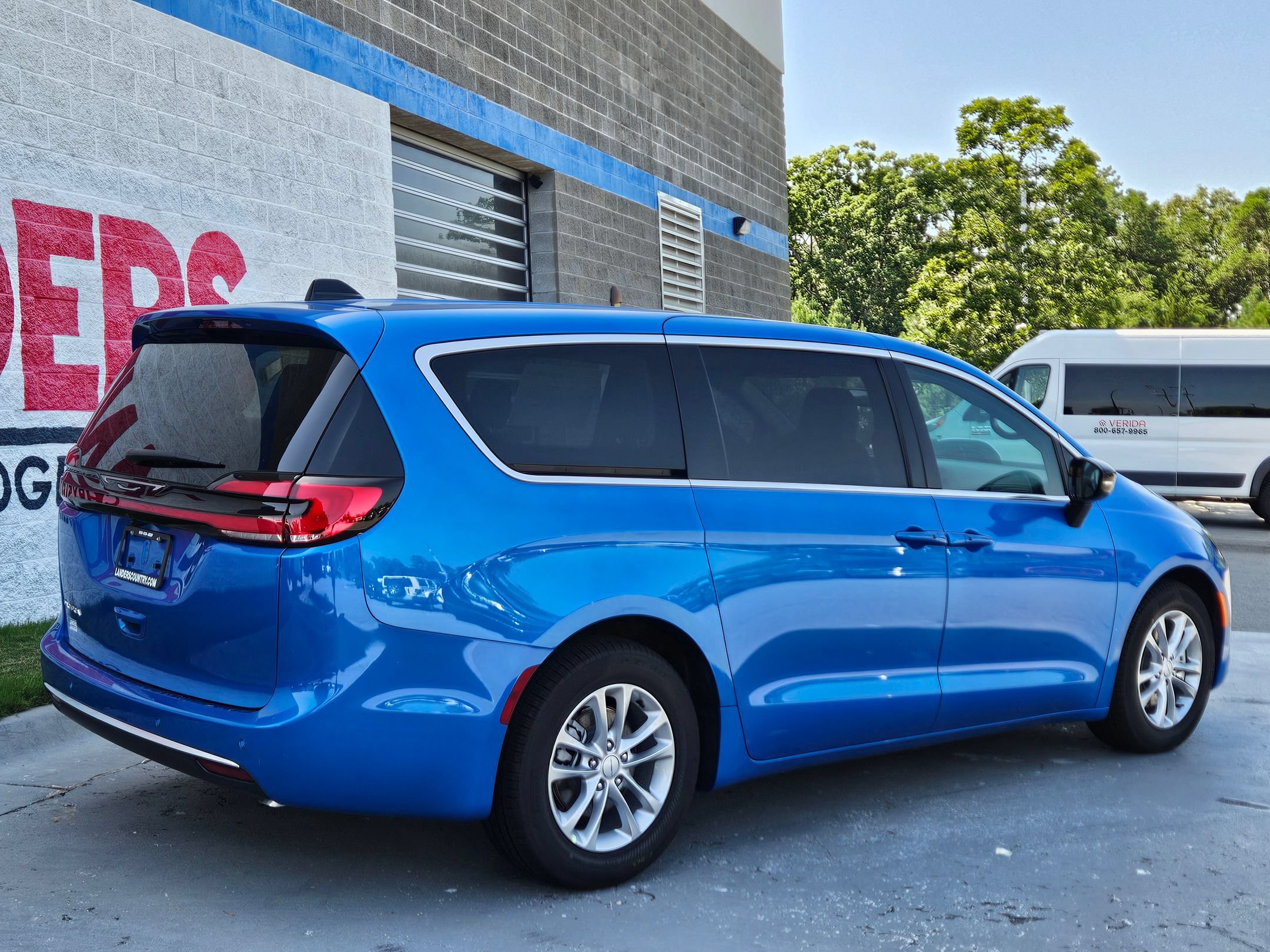 New 2027 Chrysler Pacifica Select FWD image 7
