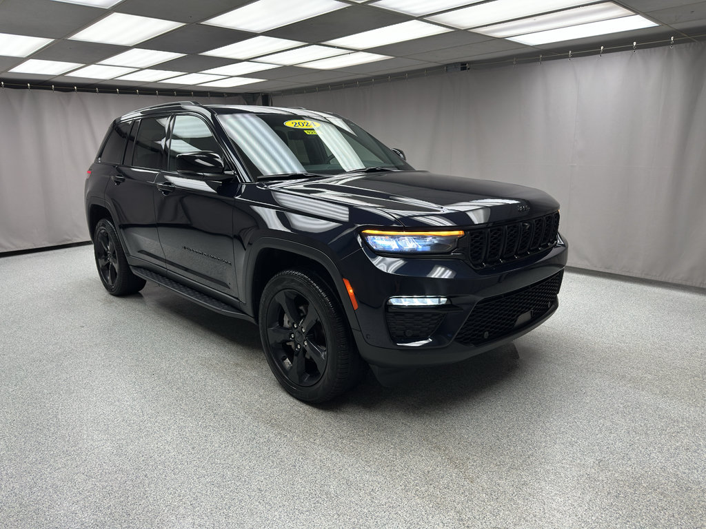 Used 2024 Jeep Grand Cherokee Limited w/ Luxury Tech Group II AWD/4WD image 5