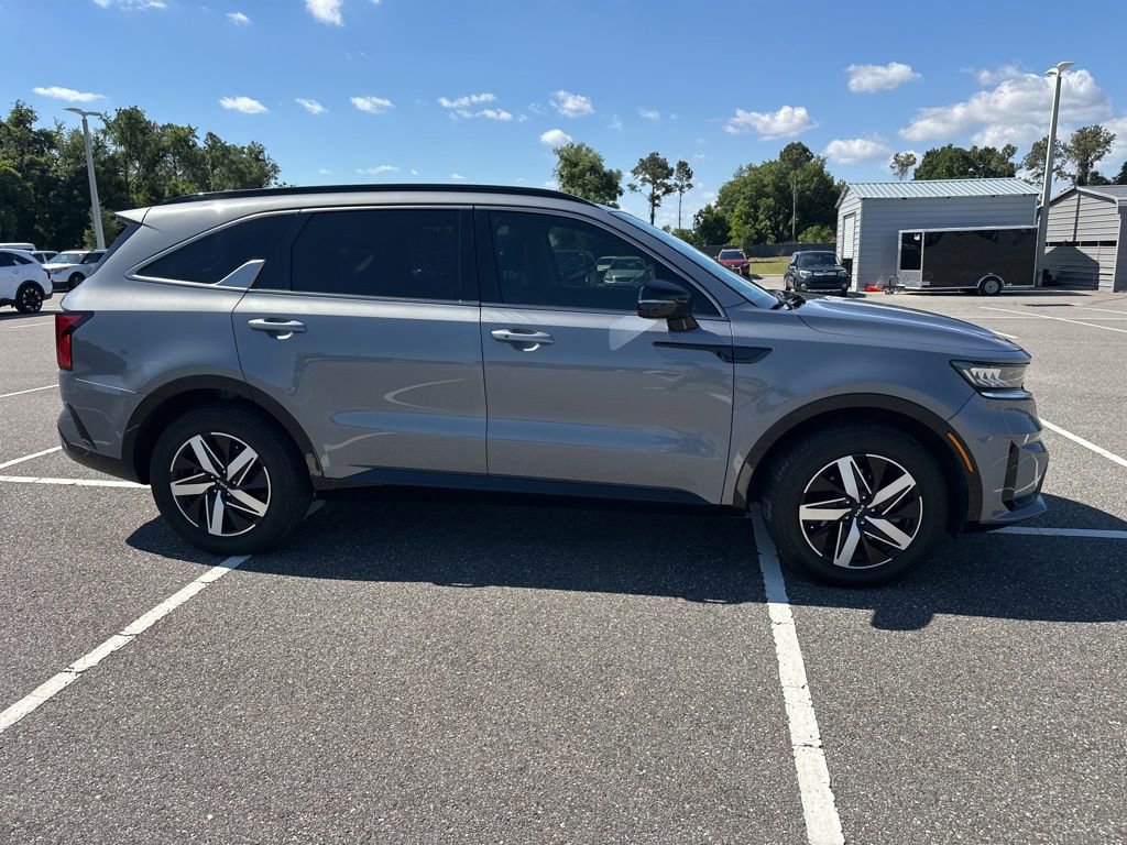 Used 2022 Kia Sorento S w/ Panoramic Sunroof Package FWD image 3