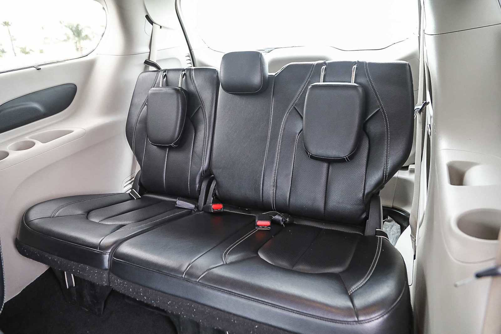 Used 2022 Chrysler Pacifica Touring-L image 19