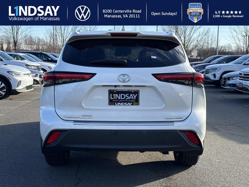 Used 2020 Toyota Highlander XLE image 3