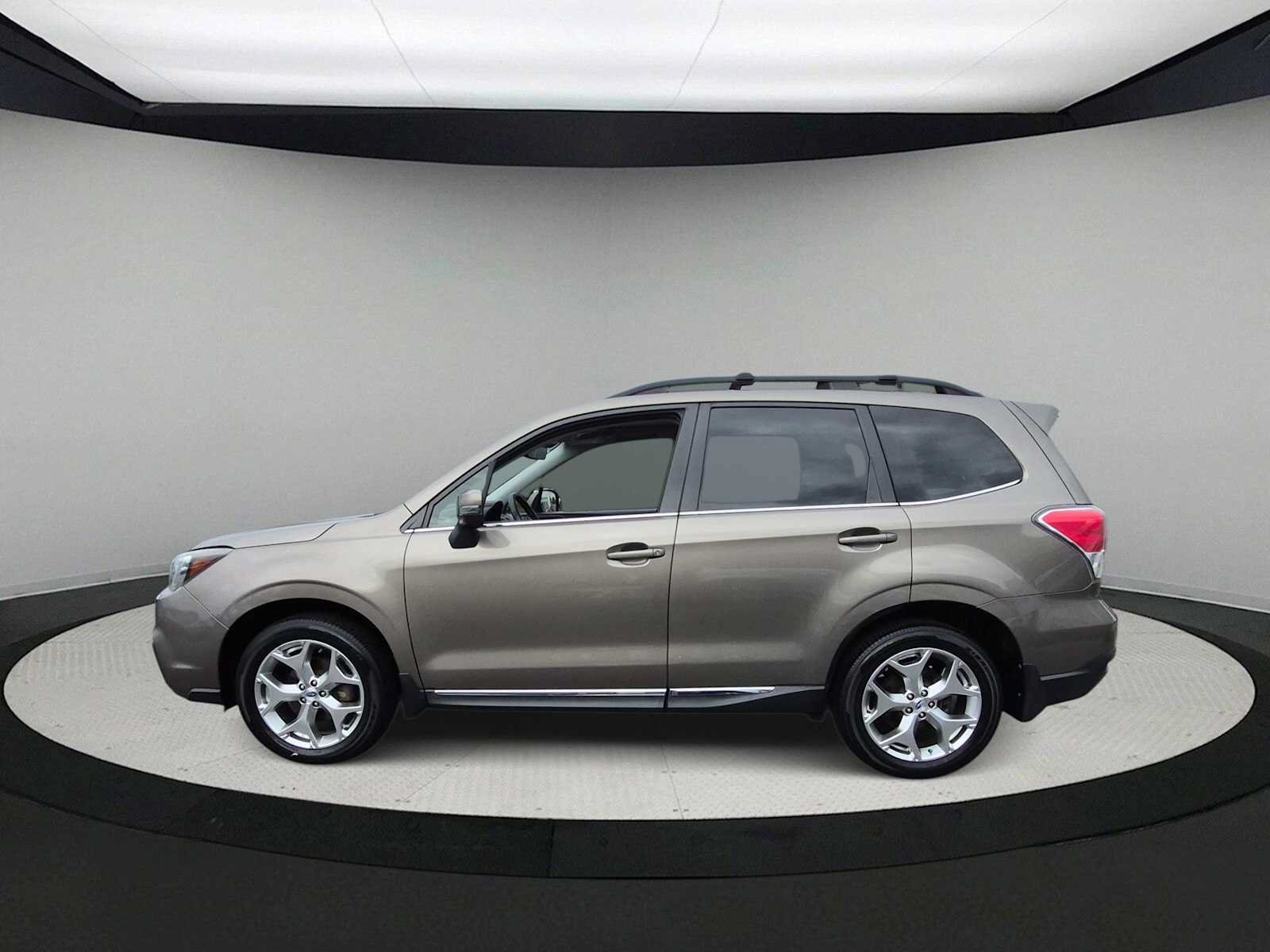 Used 2018 Subaru Forester 2.5i Touring AWD/4WD image 5