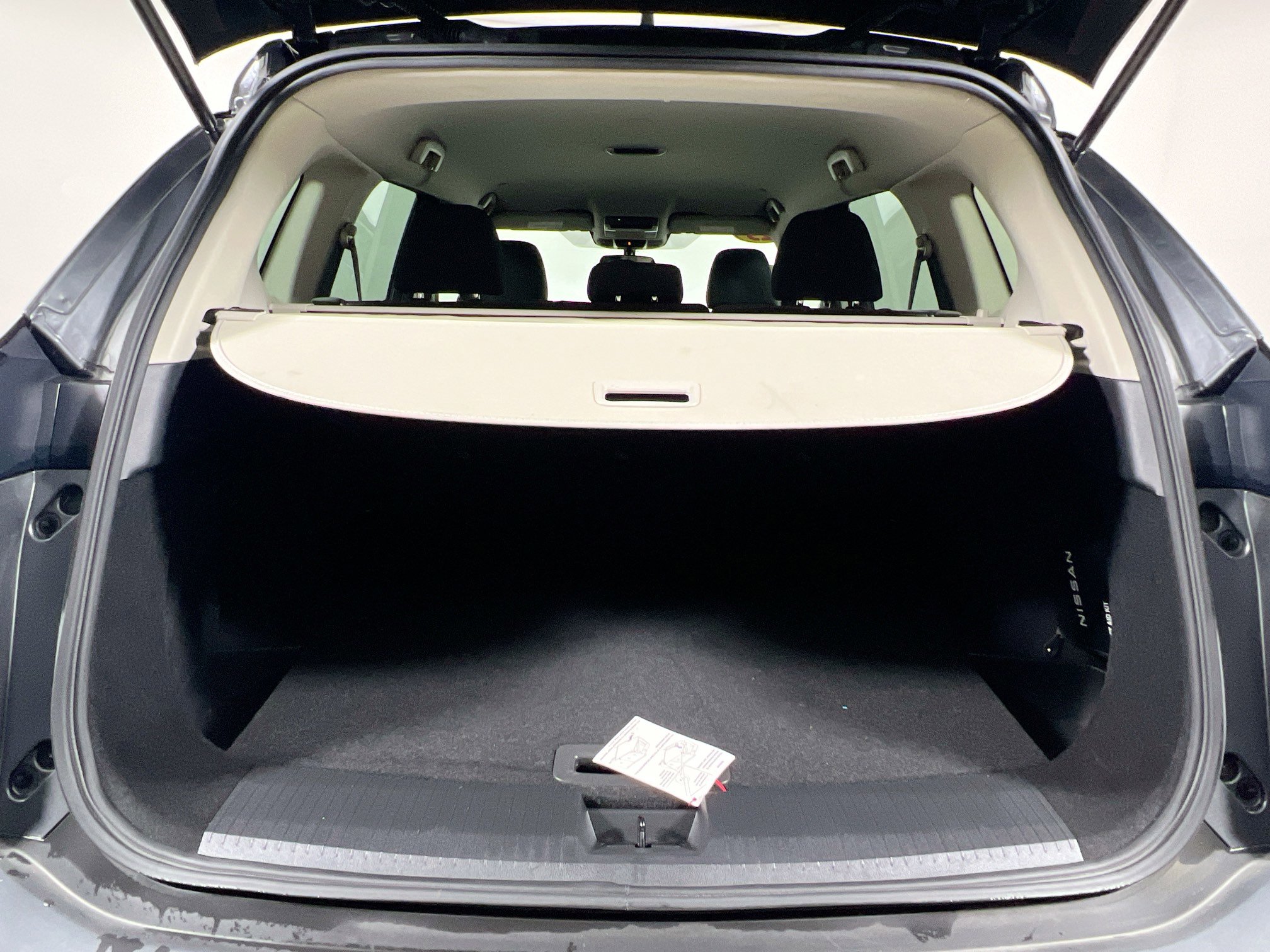 Used 2023 Nissan Rogue SV FWD image 34