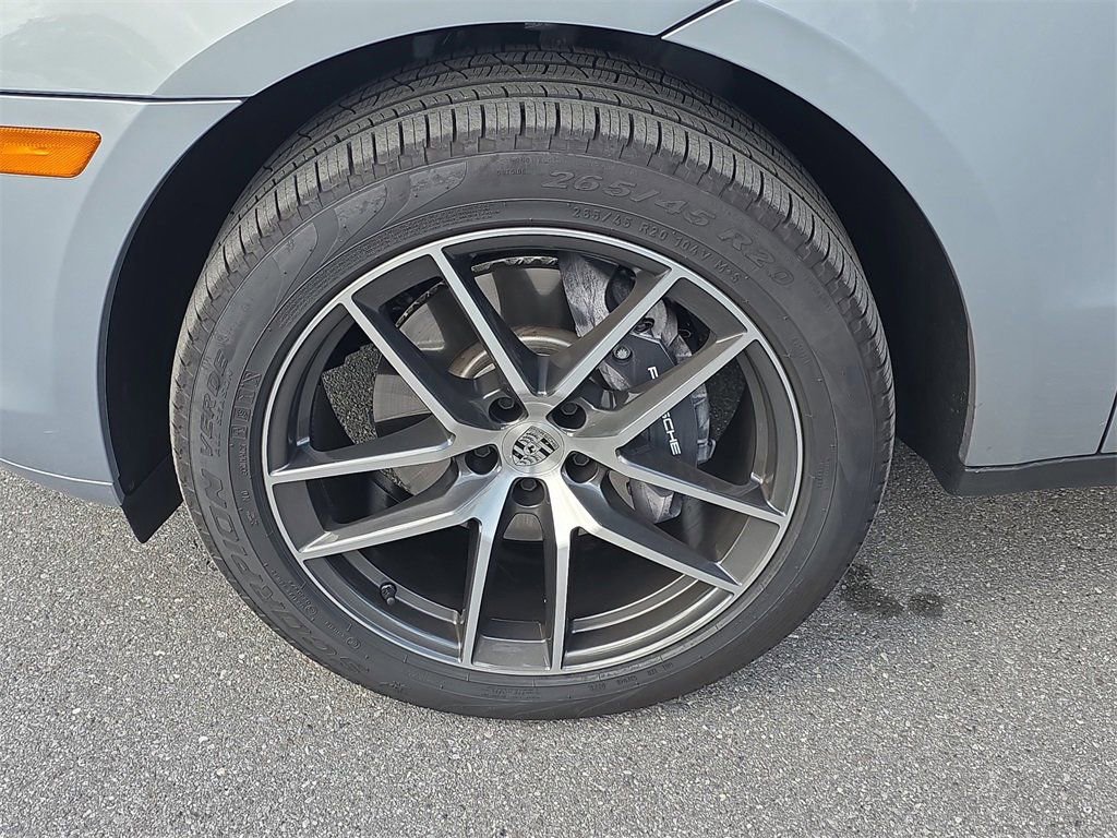 Certified 2025 Porsche Macan image 12