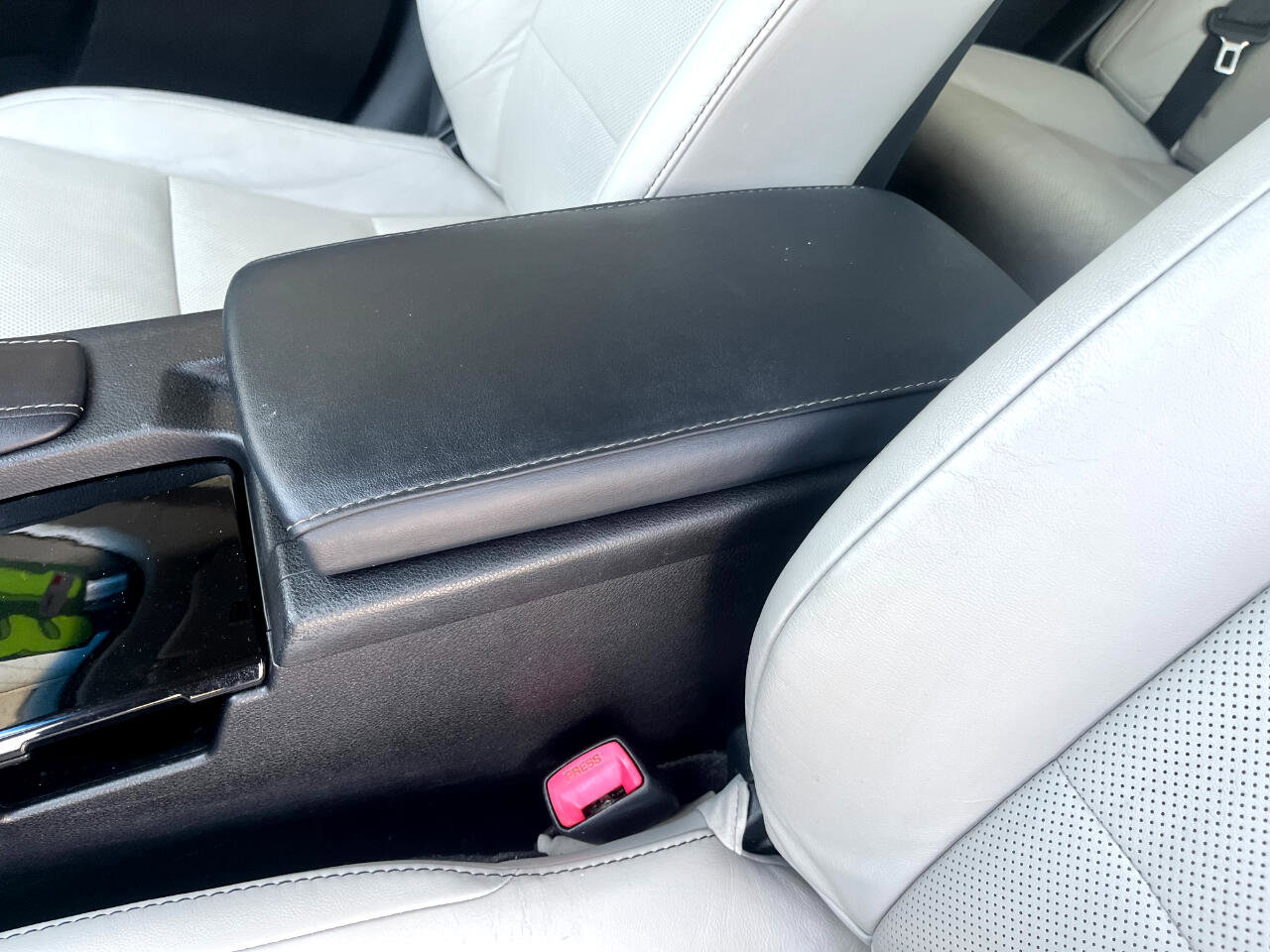 Used 2013 Lexus ES 300h image 30