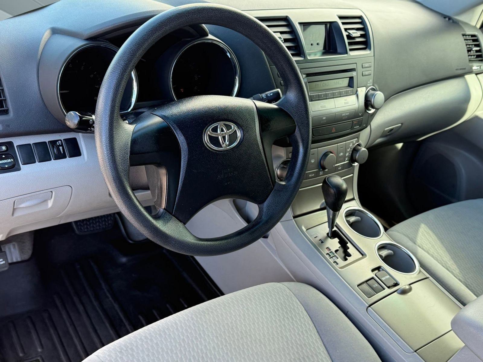 Used 2010 Toyota Highlander Base image 4