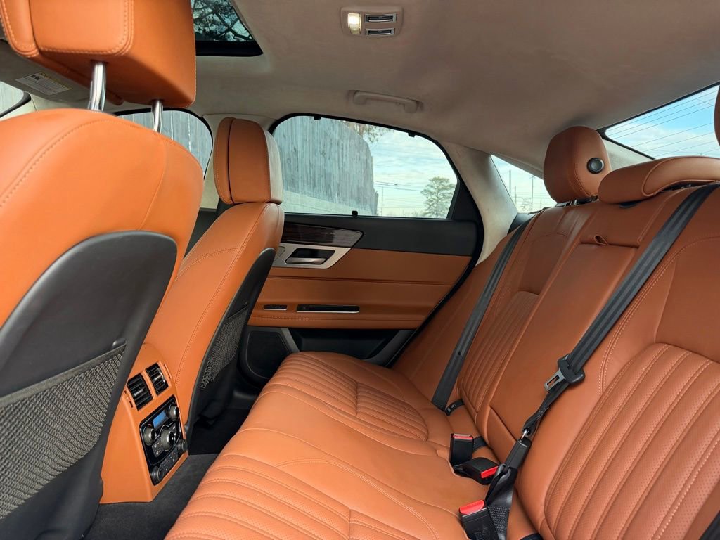 Used 2018 Jaguar XF Portfolio image 19