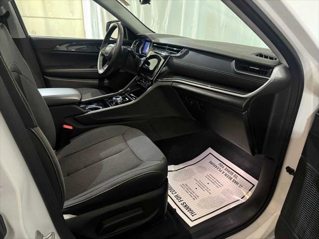 Certified 2023 Jeep Grand Cherokee Laredo w/ Luxury Tech Group I AWD/4WD image 27