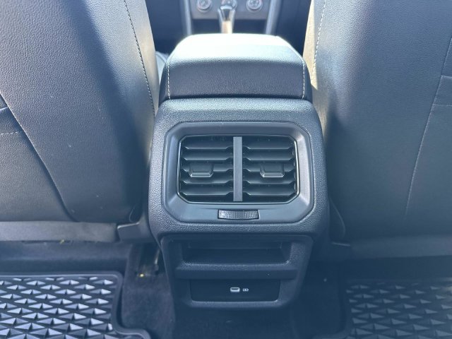 Used 2022 Volkswagen Taos SE w/ Panoramic Sunroof Package FWD image 17