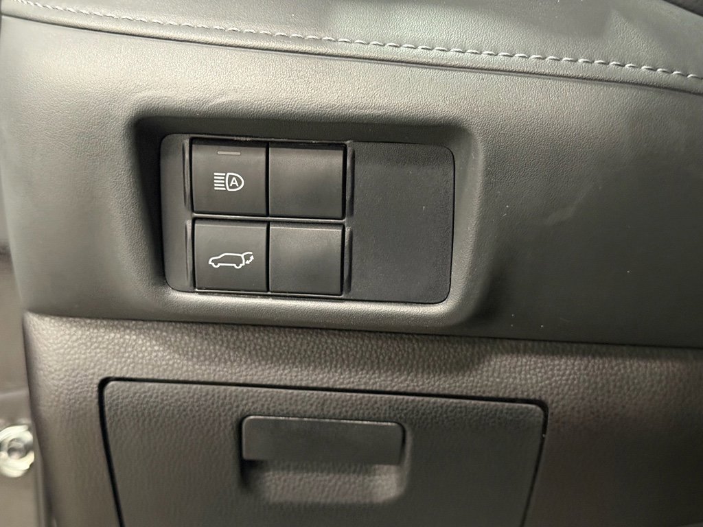 Used 2021 Toyota Highlander XLE image 14