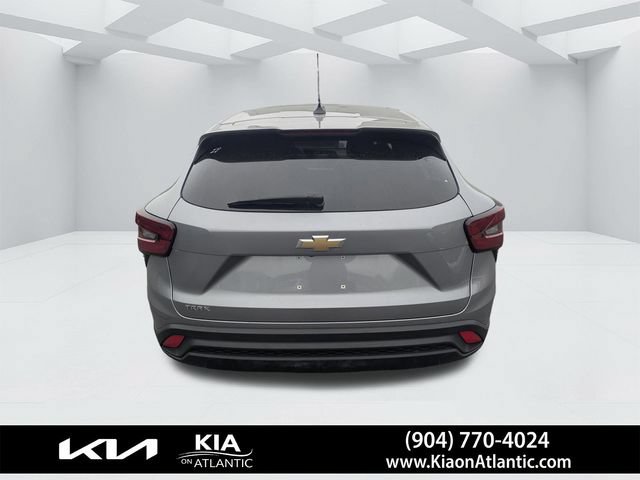 Used 2024 Chevrolet Trax LS w/ Driver Confidence Package FWD image 4