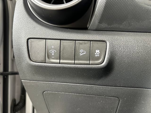 Used 2022 Hyundai Kona SEL image 18