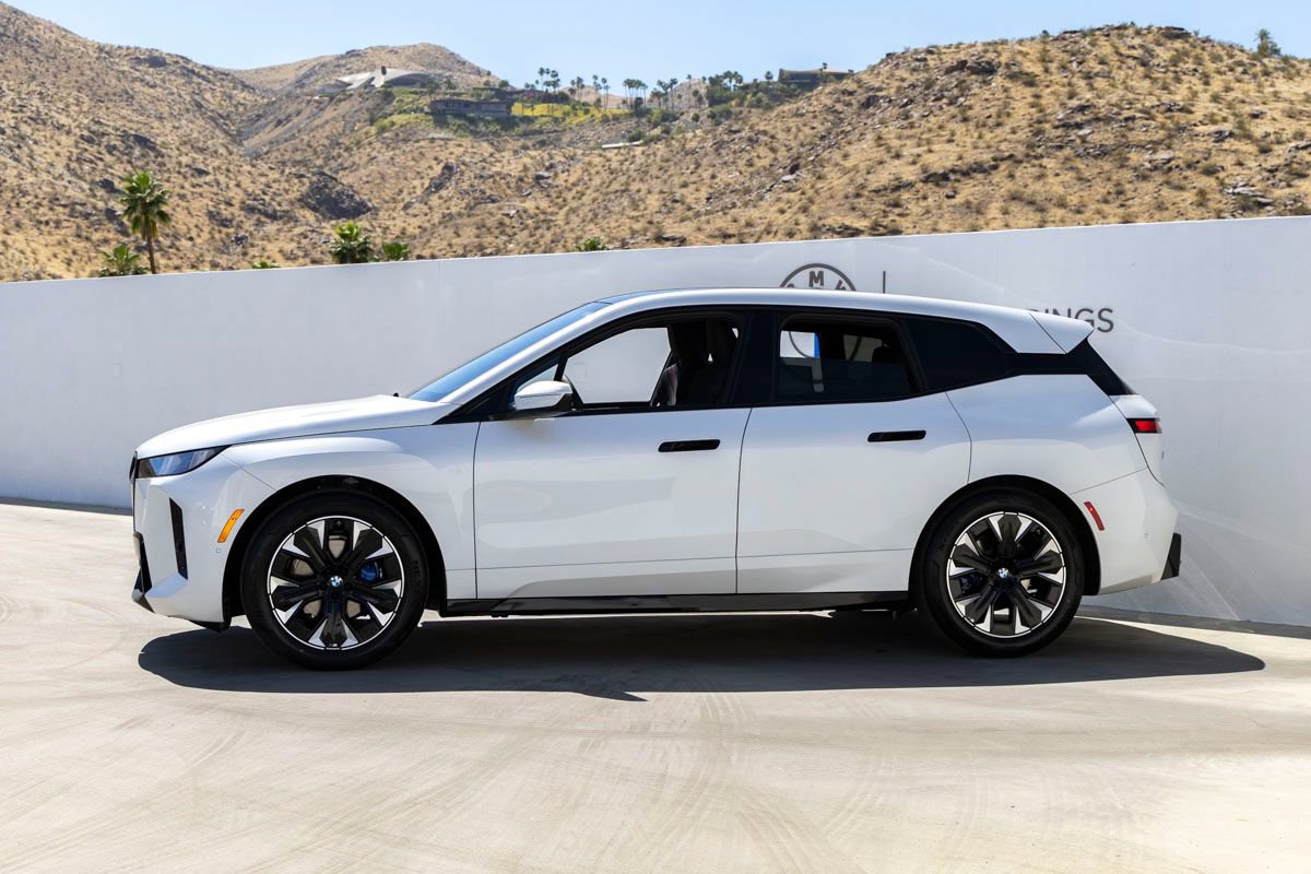 New 2026 BMW iX xDrive45 w/ M Sport Package image 3