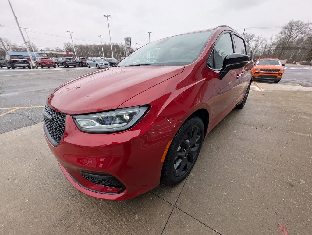 New 2026 Chrysler Pacifica Select w/ S Appearance Package image 9