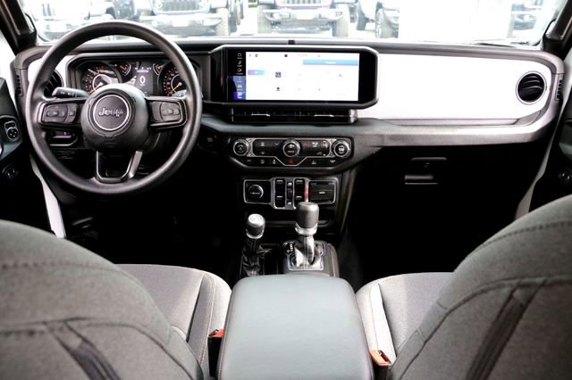 Used 2025 Jeep Gladiator Sport image 26