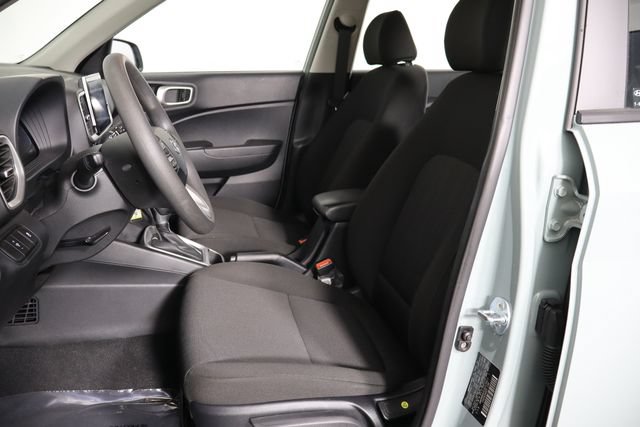 Used 2025 Hyundai Venue SE FWD image 17