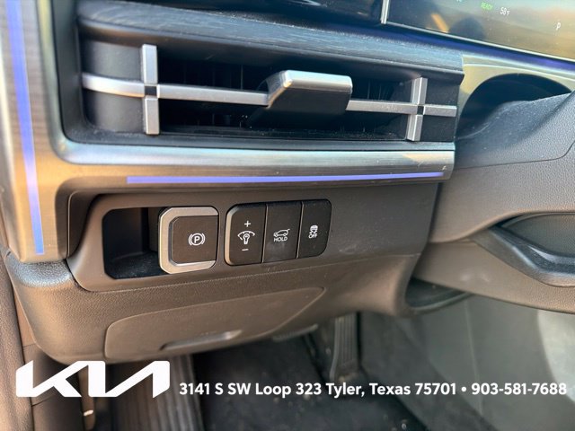 Used 2025 Hyundai Santa Fe Limited FWD image 16