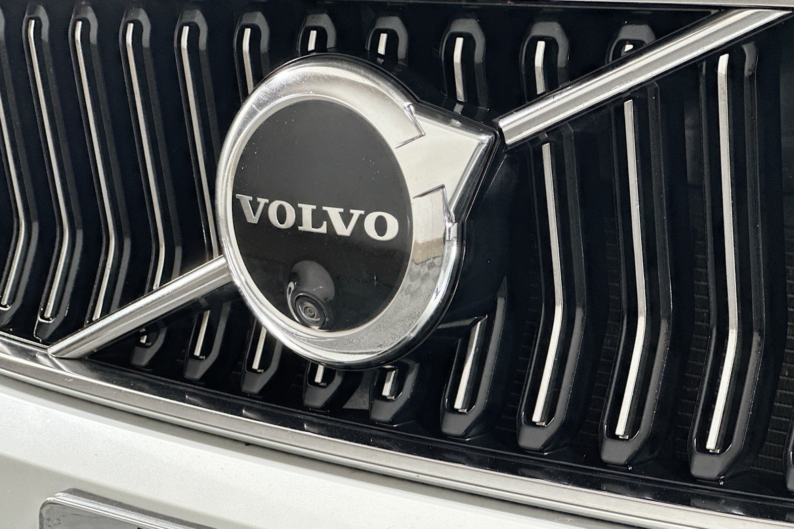 Used 2023 Volvo XC40 B5 Plus AWD/4WD image 14
