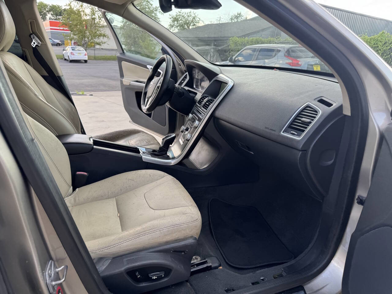 Used 2016 Volvo XC60 T6 w/ Proximity Package image 34