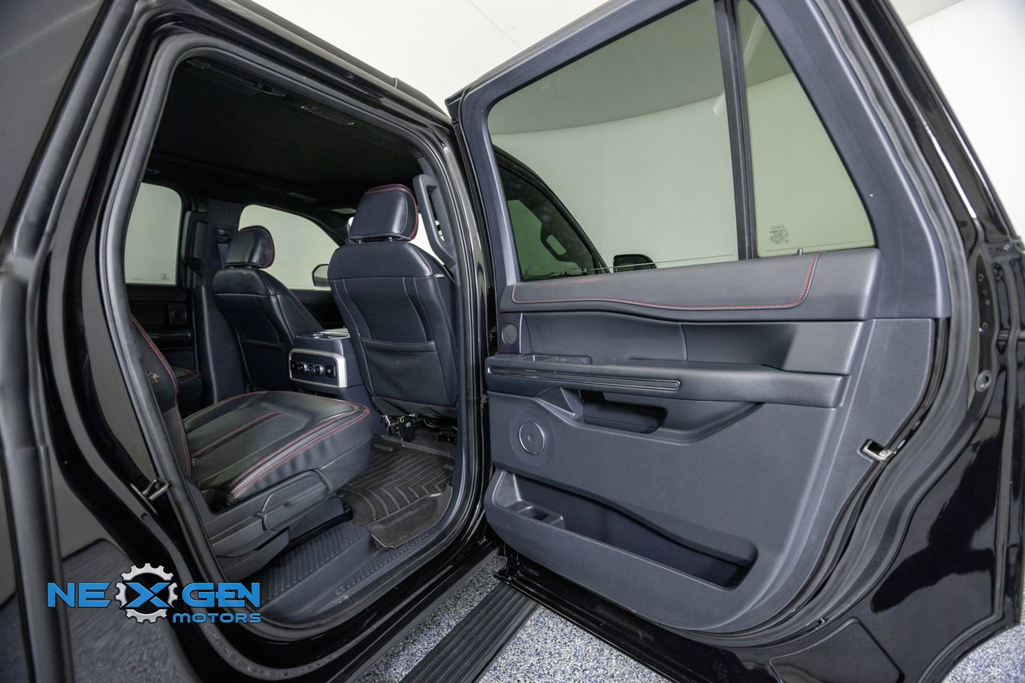 Used 2023 Ford Expedition Max Limited AWD/4WD image 36