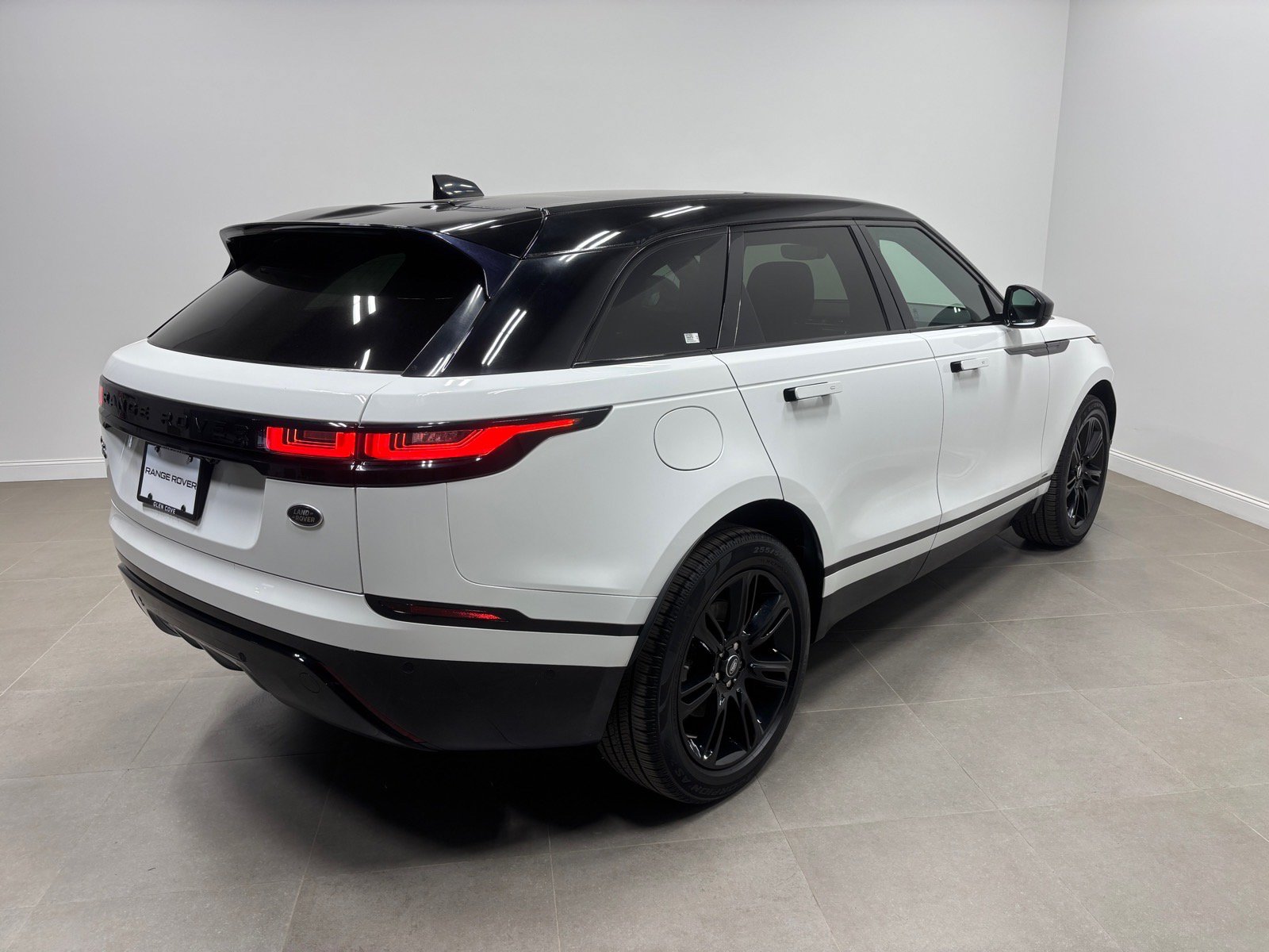 Used 2019 Land Rover Range Rover Velar R-Dynamic SE AWD/4WD image 6