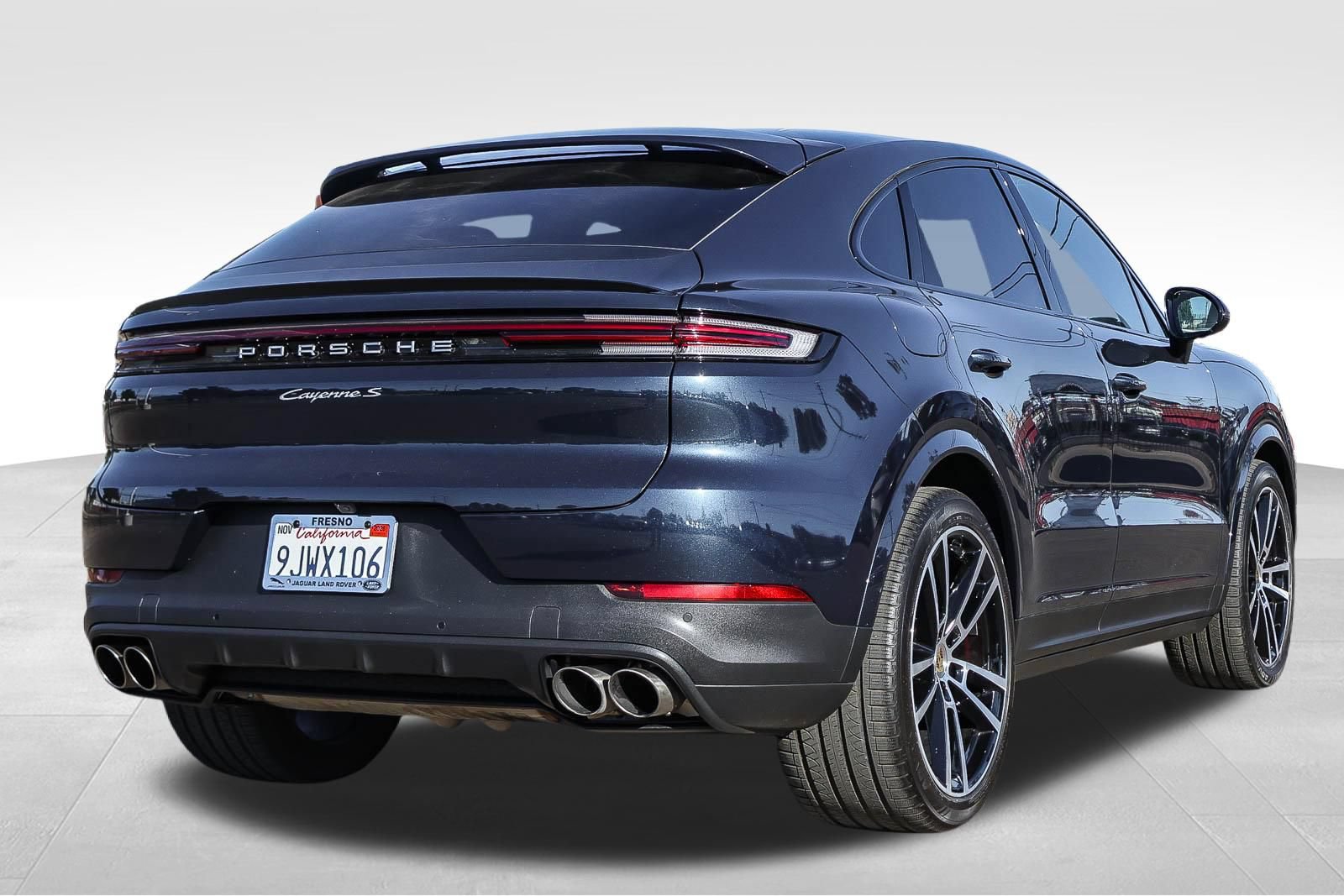 Used 2024 Porsche Cayenne S AWD/4WD image 5