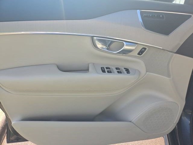 Used 2023 Volvo XC90 B5 Core AWD/4WD image 9