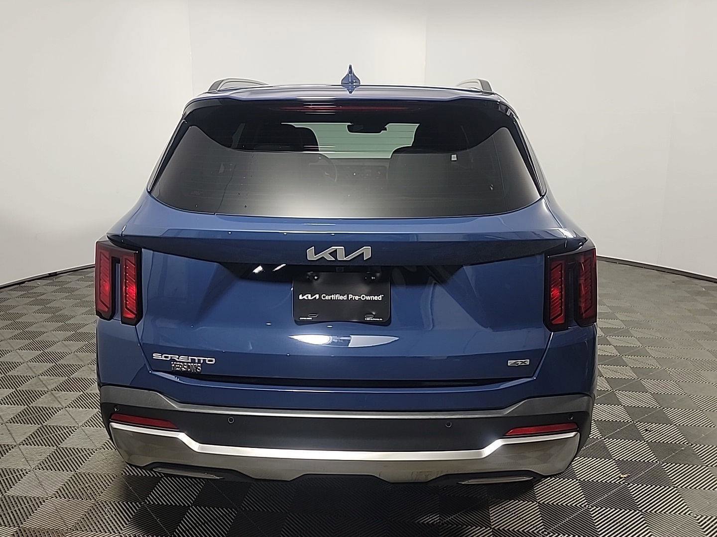 Used 2025 Kia Sorento EX w/ Panoramic Sunroof Package image 5