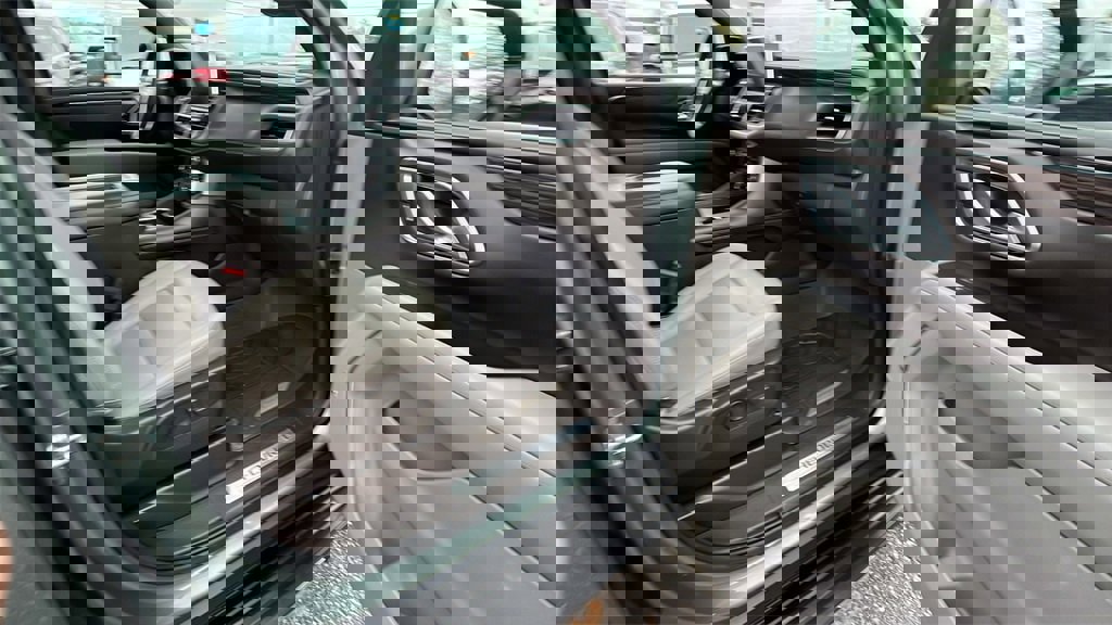 Certified 2023 Chevrolet Suburban LT w/ Luxury Package image 18