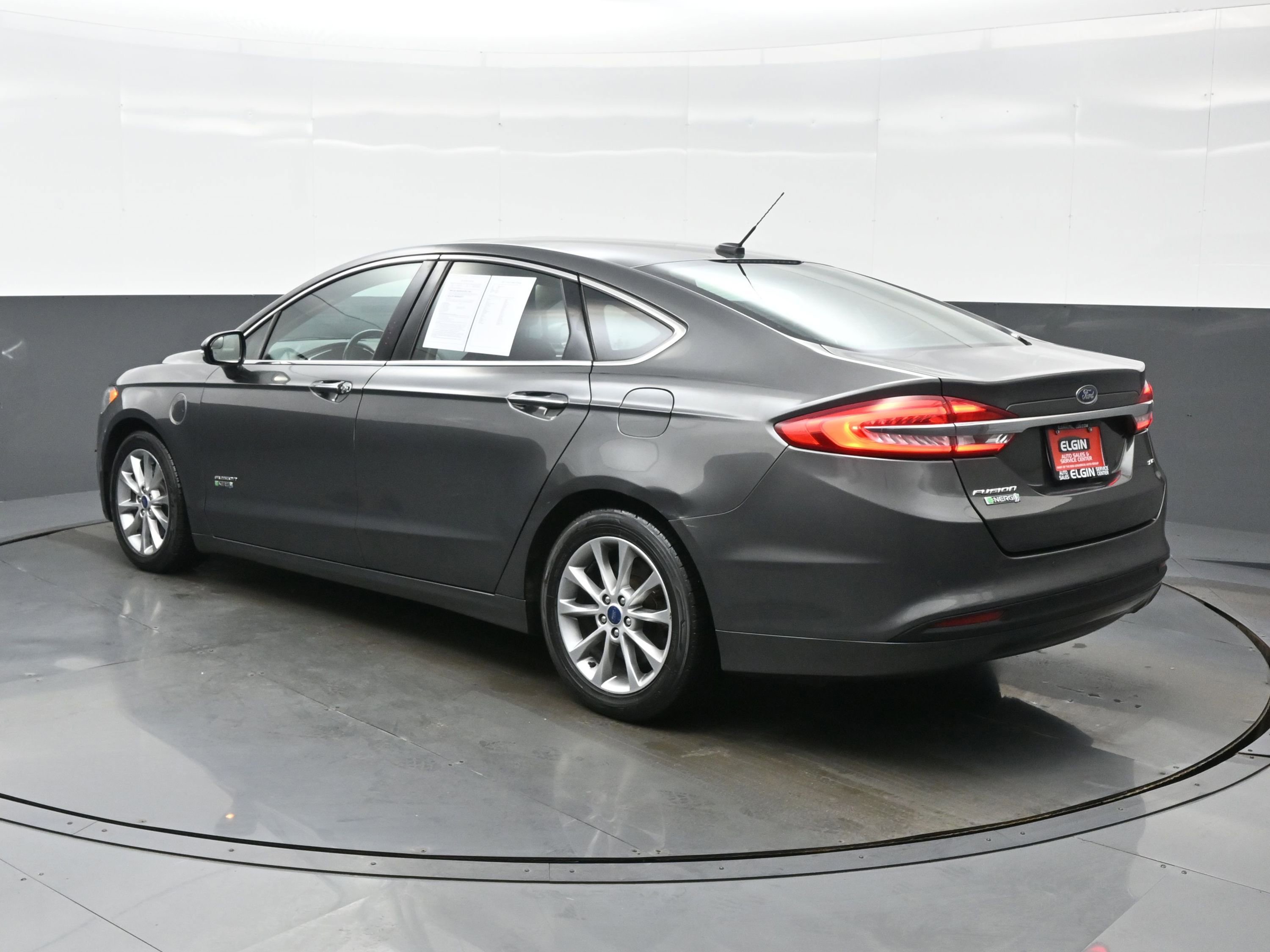 Used 2017 Ford Fusion Energi SE image 4