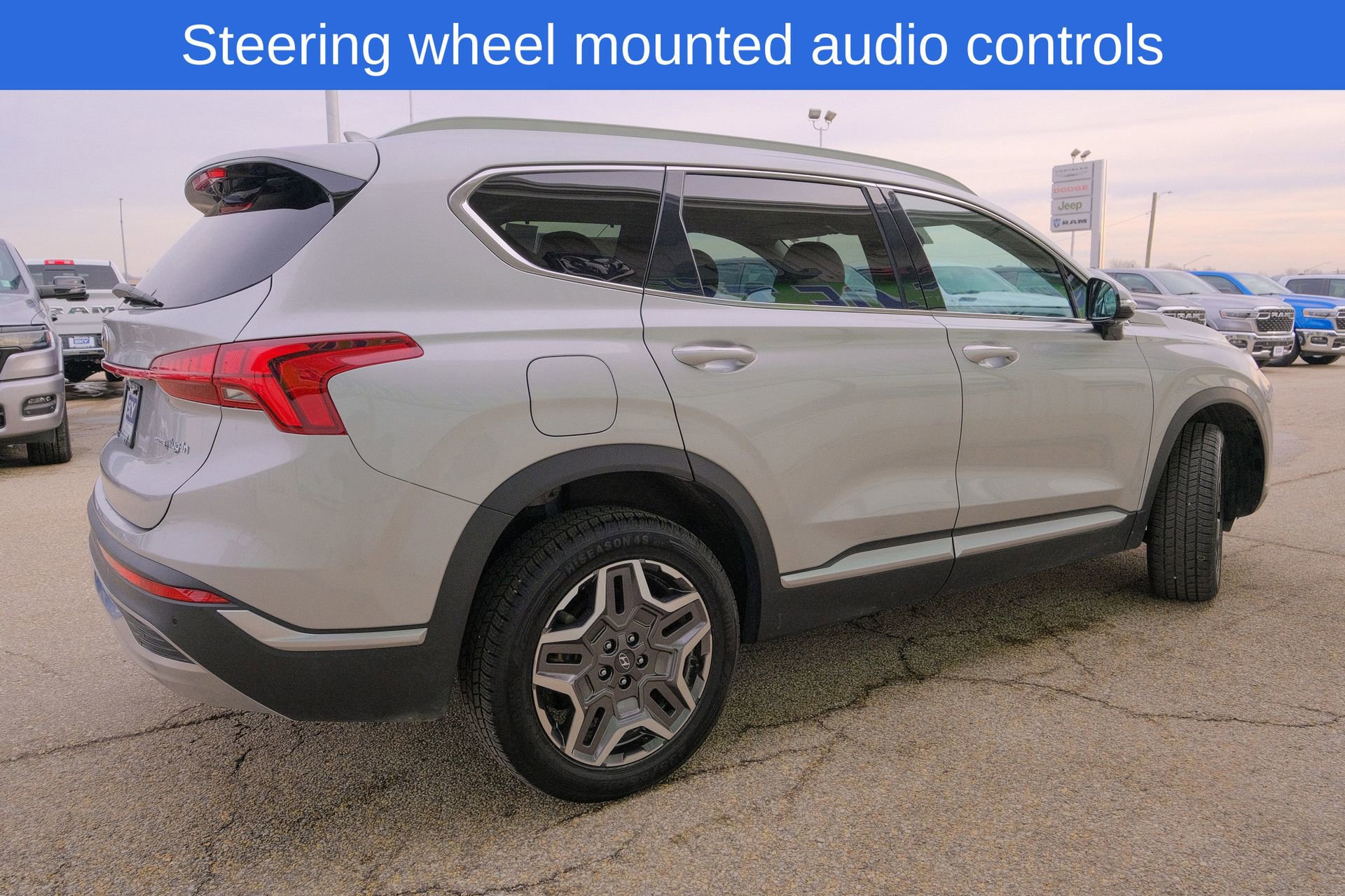 Used 2023 Hyundai Santa Fe SEL Convenience image 7