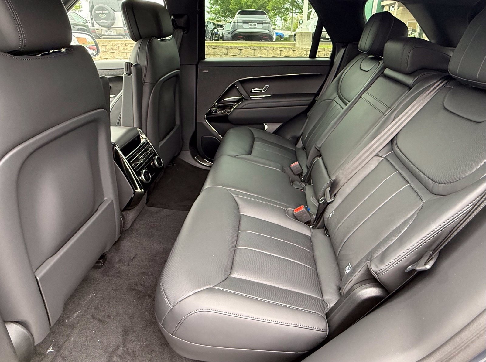 New 2027 Land Rover Range Rover Sport SE AWD/4WD image 16