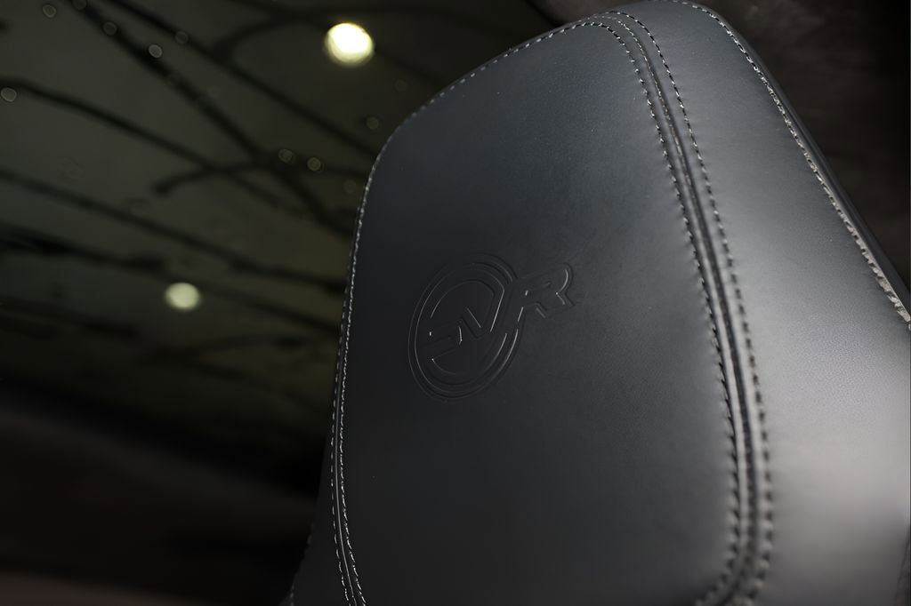 Used 2021 Jaguar F-PACE SVR image 39