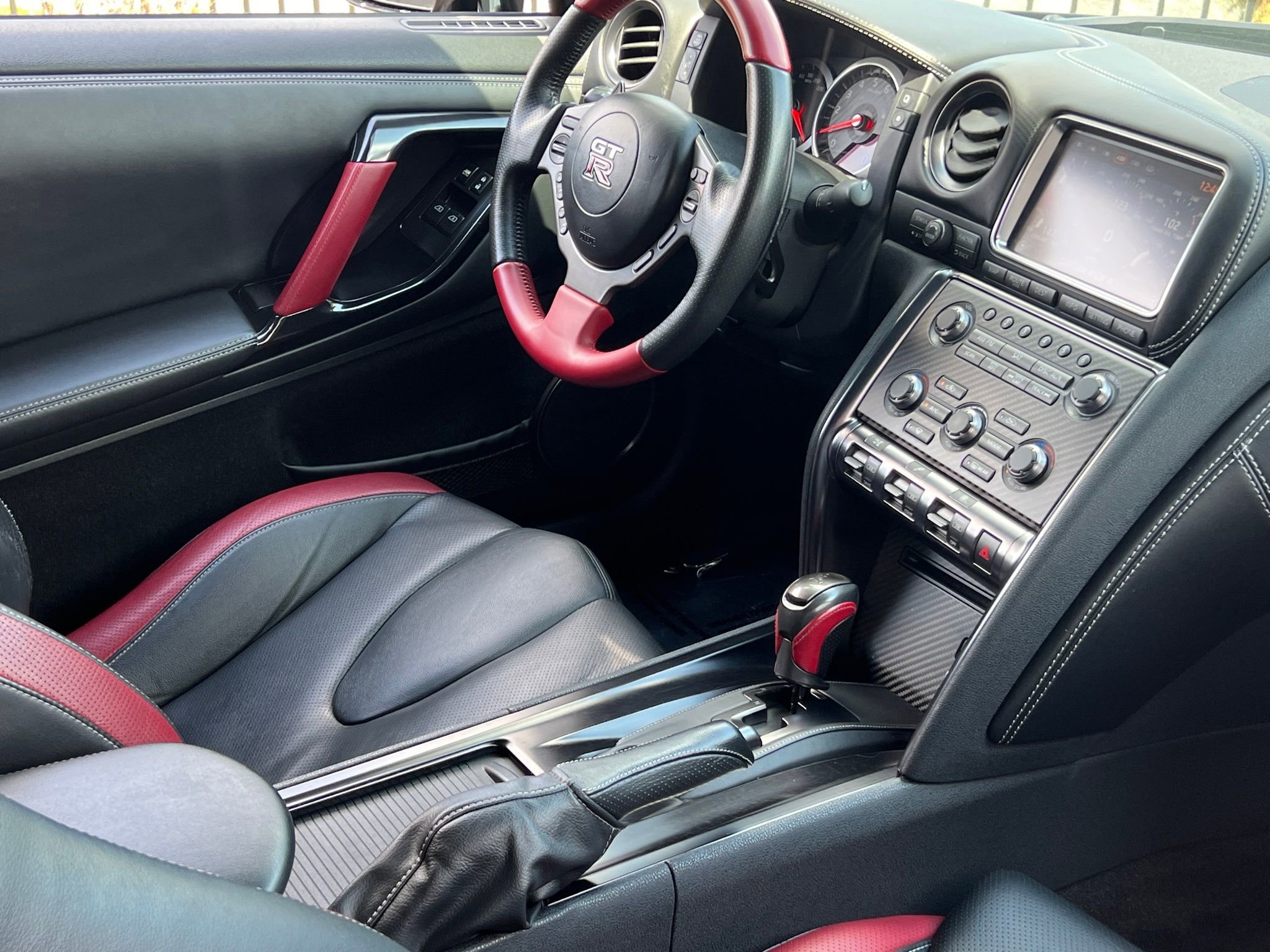 Used 2015 Nissan GT-R Black Edition image 15