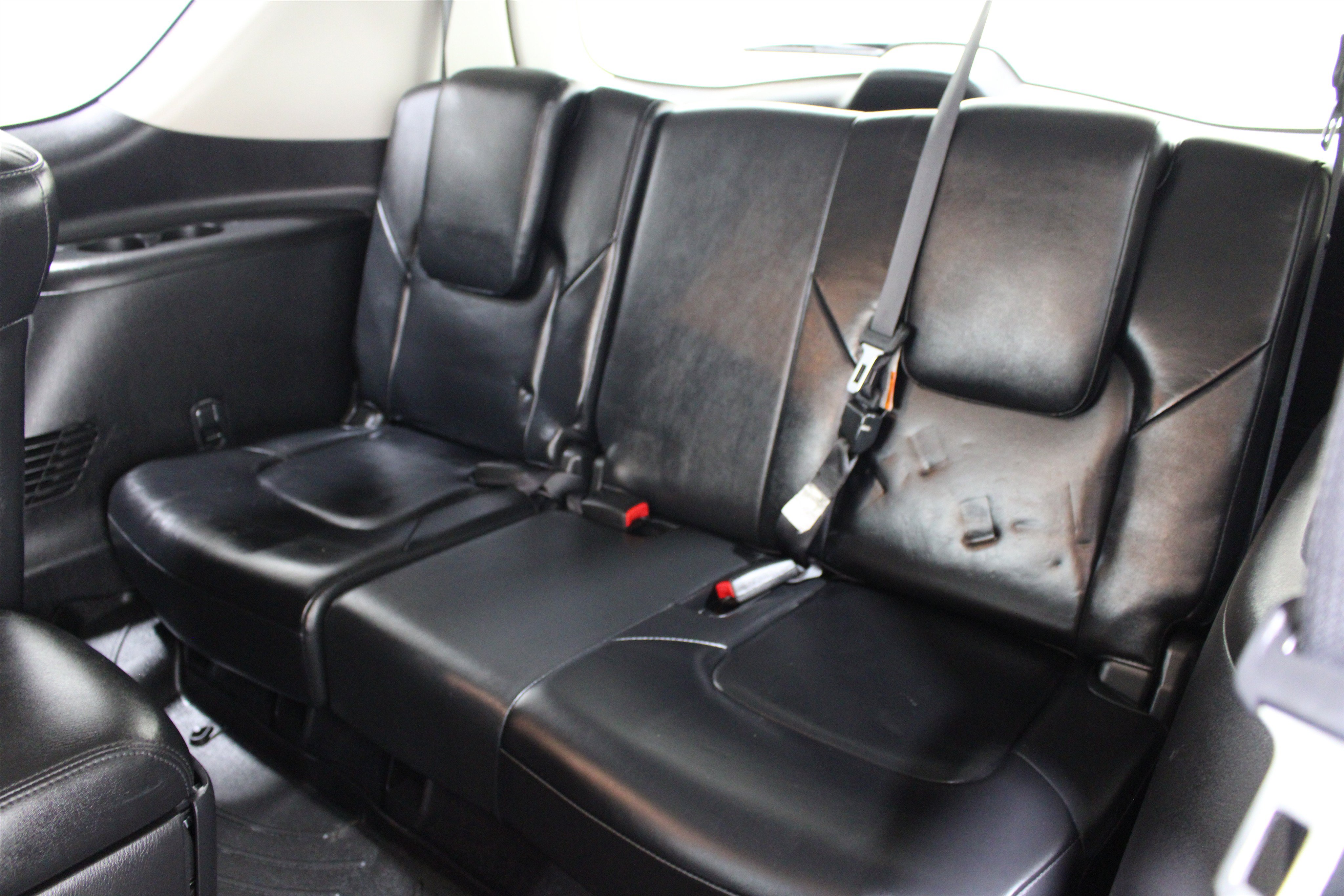 Used 2011 INFINITI QX56 4WD w/ Deluxe Touring Pkg image 23