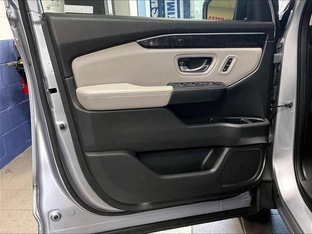 Used 2023 Honda Pilot Elite image 9