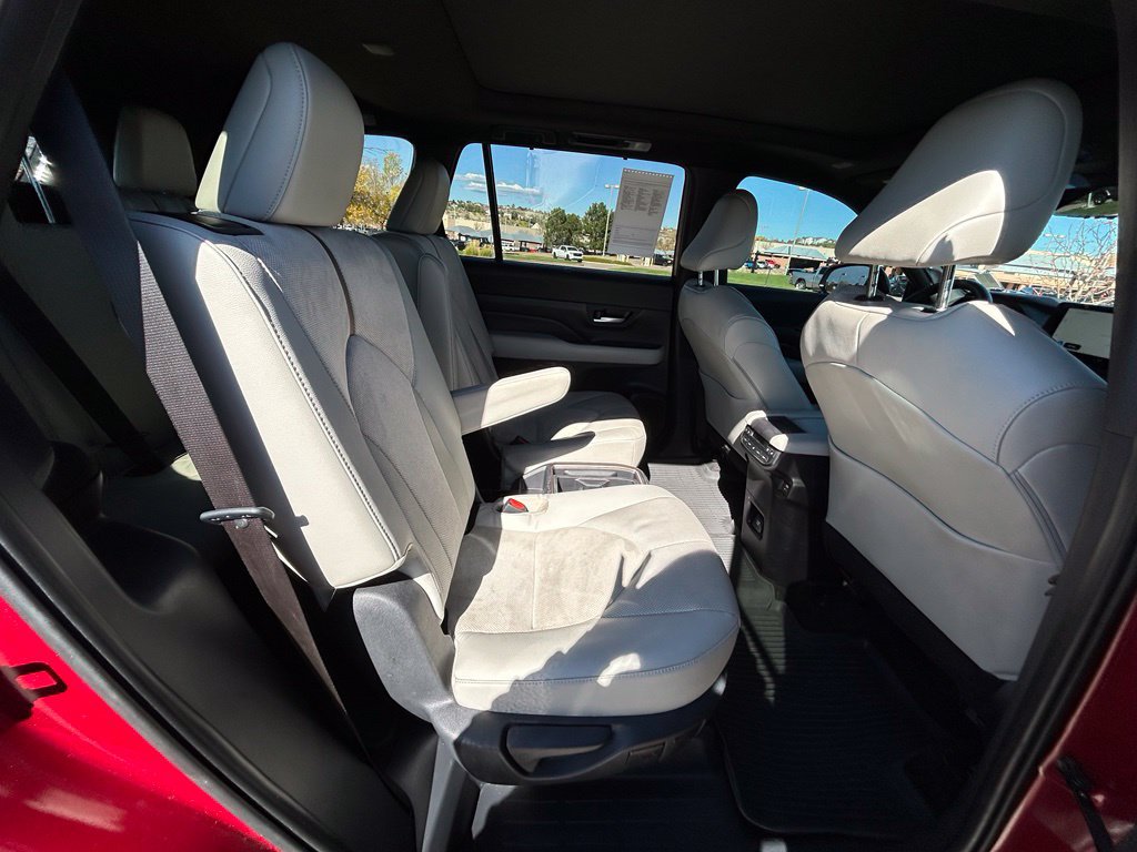 Used 2025 Toyota Grand Highlander AWD Hybrid image 32
