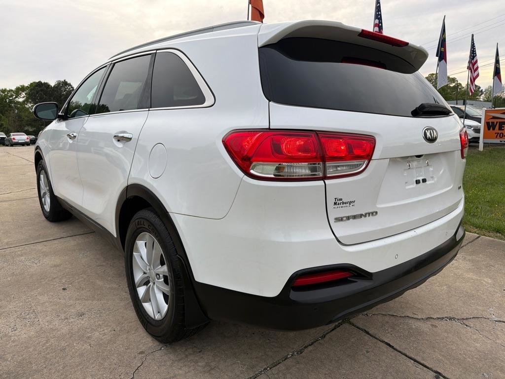 Used 2017 Kia Sorento LX w/ LX Convenience Package image 7