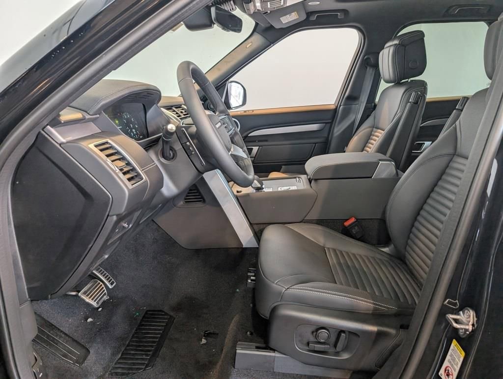 New 2026 Land Rover Discovery Limited Edition image 10