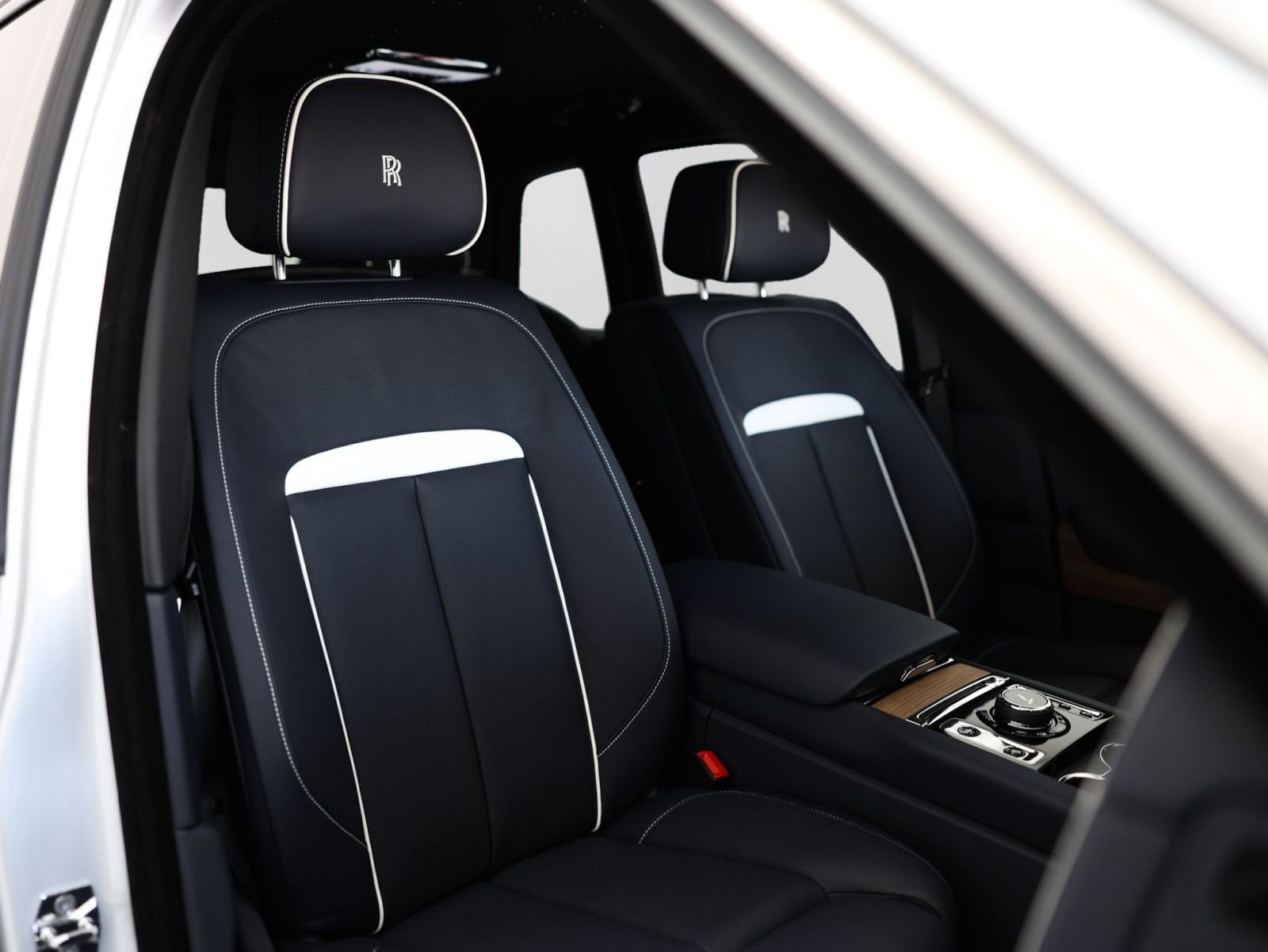 New 2026 Rolls-Royce Cullinan AWD/4WD image 32