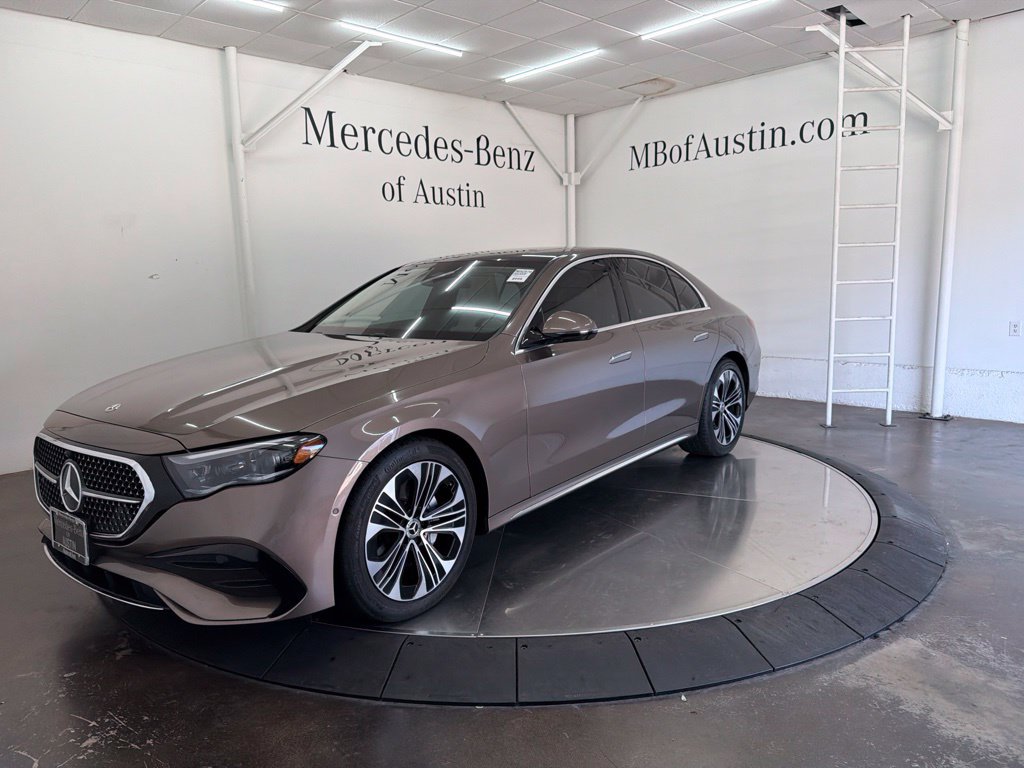 Used 2025 Mercedes-Benz E 350 4MATIC Sedan image 3