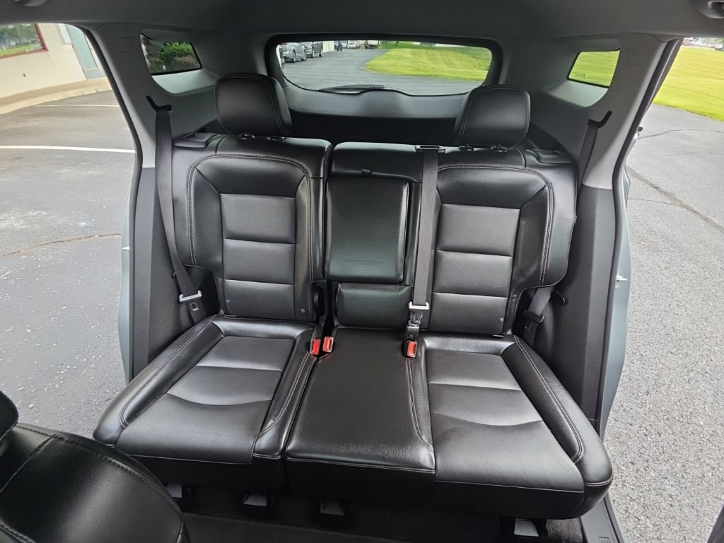 Used 2023 GMC Terrain SLT AWD/4WD image 33