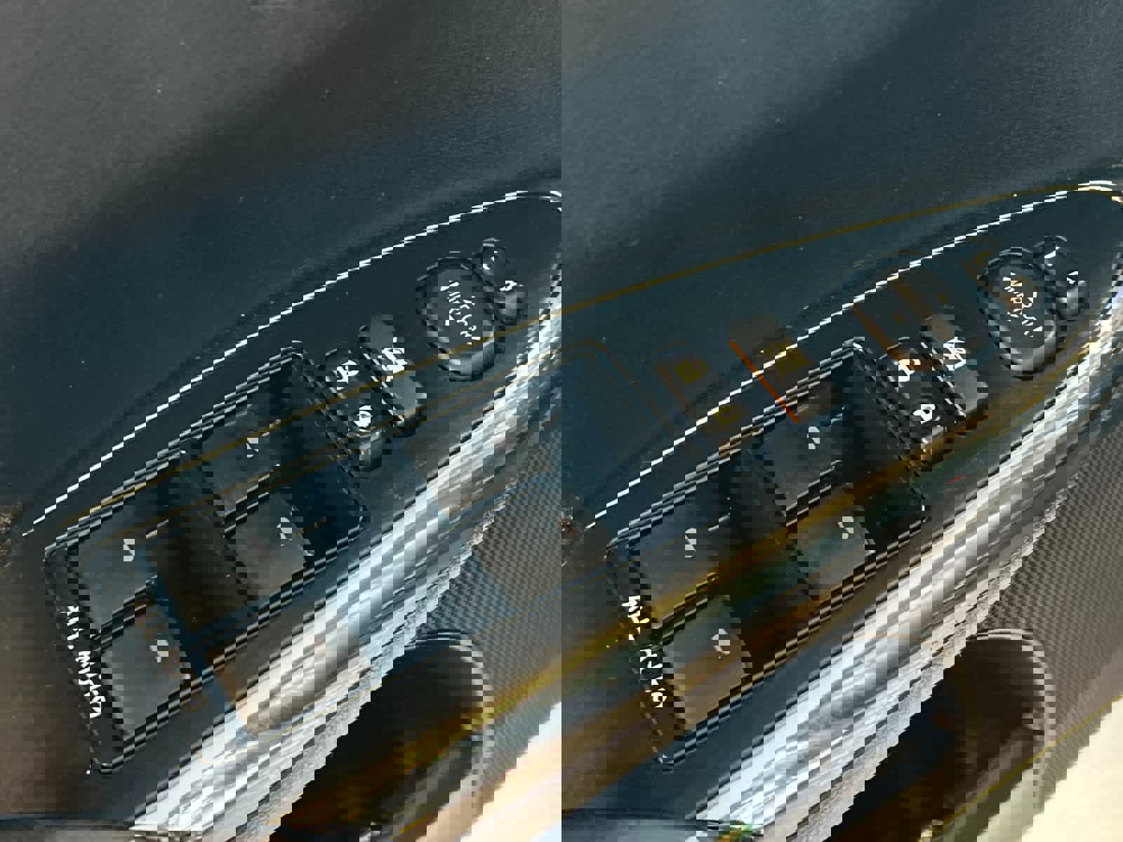 Used 2018 Toyota Avalon XLE image 13