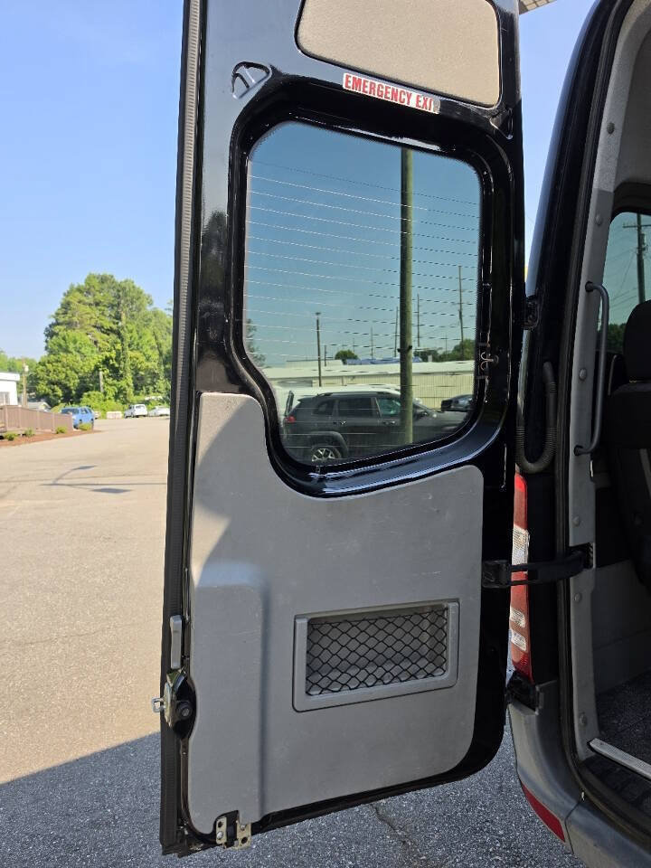 Used 2015 Freightliner Sprinter 2500 RWD image 13