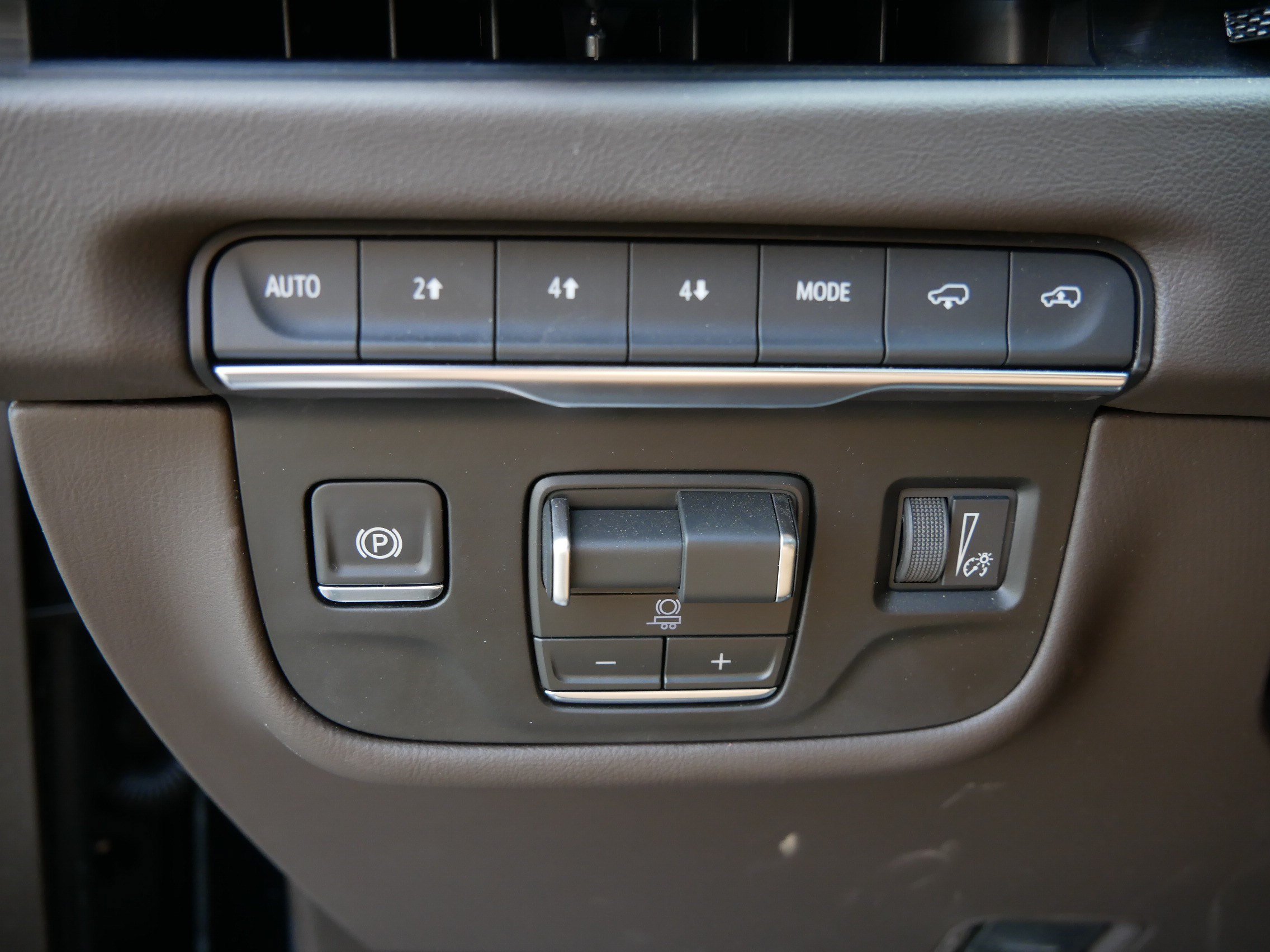 Used 2026 Cadillac Escalade ESV Luxury w/ Touring Package AWD/4WD image 18